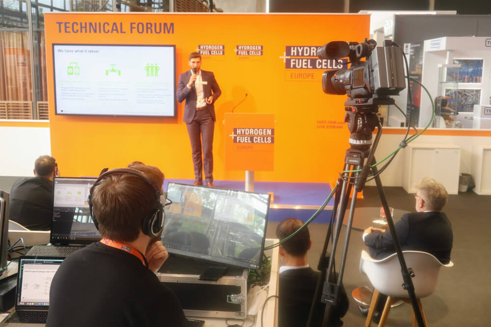 IMG_0703_3 NC3 Live-Streaming-Team bei der Hydrogen Fuel Cells Europe Konferenz auf der Hannover Messe 2022 mit Kamera und Regie-Setup