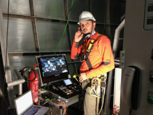 Livestream-Techniker Industrieanlage Videoproduktion Regie