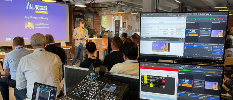 NC3 Livestream-Produktion beim Engineering Summit Salon: Regie-Monitore, Mischpult und Publikum im modernen Veranstaltungsraum