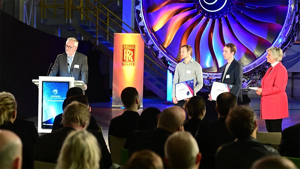 Preisverleihung in einem Rolls Royce Triebwerkewerk als hybride Veranstaltung.